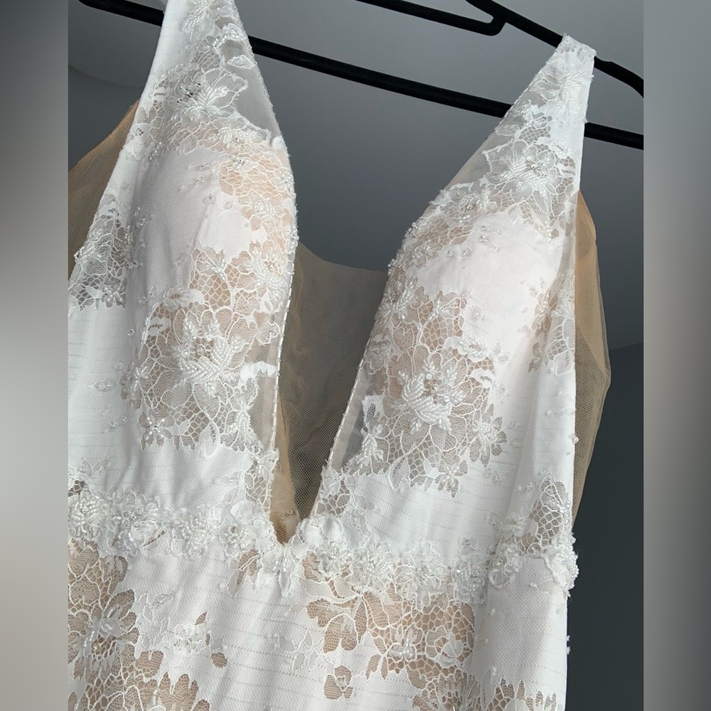 Long Wedding Dress - Size 12 - Vneck Line - Mermaid Shape - Picture 3 of 9